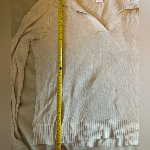 Light Beige V-Neck Collared Long-Sleeve Knit Top - Picture 4 of 5